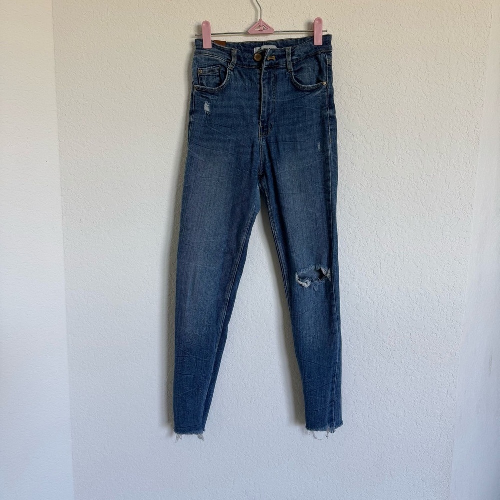 ZARA Skinny Distressed Denim Jeans – Size 6, Frayed Hem